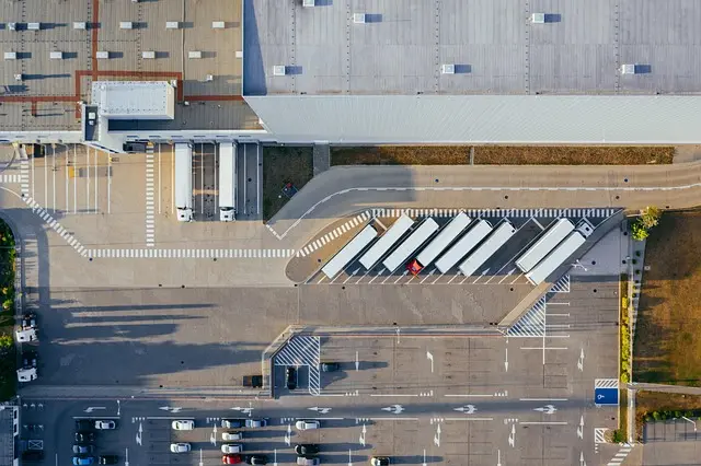 Comment le commerce connecté redéfinit la chaîne logistique